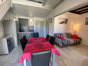 Appartement rénové 2** à 5 min de la plage avec parking et balcon, idéal pour 4 personnes - FR-1-732-10